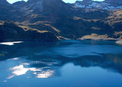 Randonnée vers un lac dans les Pyrénées